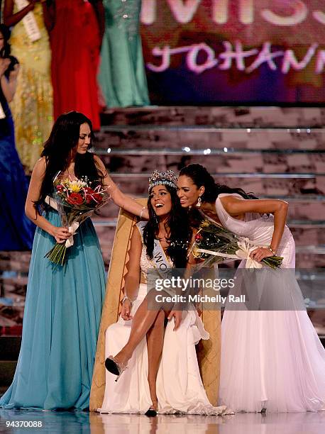 Miss Gibraltar Kaiane Aldorino is crowned Miss World 2009 with runner up Miss Mexica Perla Beltran Acosta and 3rd place Miss South Africa Tatum...