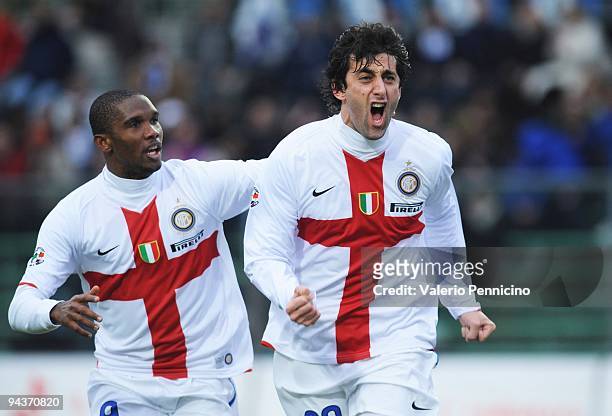 Diego Milito of FC Internazionale Milano celebrates his goal with Samuel Eto�o during the Serie A match between Atalanta and Inter Milan at Stadio...