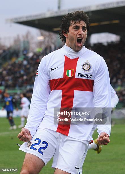 Diego Milito of FC Internazionale Milano celebrates his goal during the Serie A match between Atalanta and Inter Milan at Stadio Atleti Azzurri...