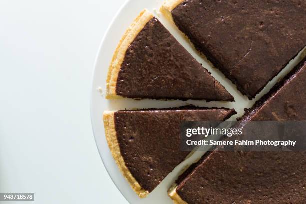 high angle view of chocolate pie - savory pie stockfoto's en -beelden