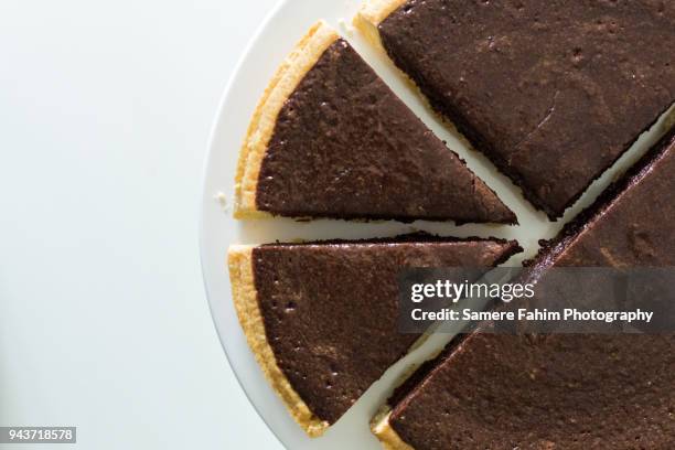 high angle view of chocolate pie - chocolate pie stock pictures, royalty-free photos & images