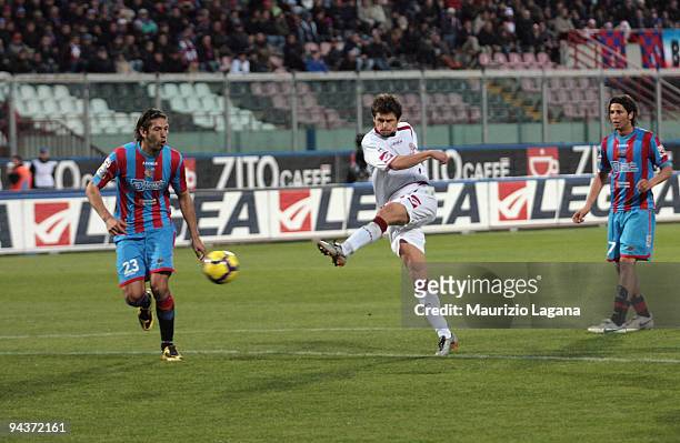 Tomas Danilevicius of AS Livorno scores a goal during the Serie A match between Catania and Livorno at Stadio Angelo Massimino on December 13, 2009...
