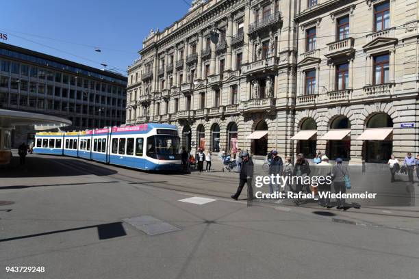 paradeplatz de zúrich - paradeplatz fotografías e imágenes de stock