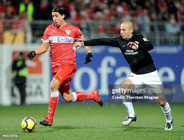 Elkin Soto of Mainz battles for the ball with Sami Khedira of Stuttgart during the Bundesliga match between FSV Mainz 05 and VFB Stuttgart at...