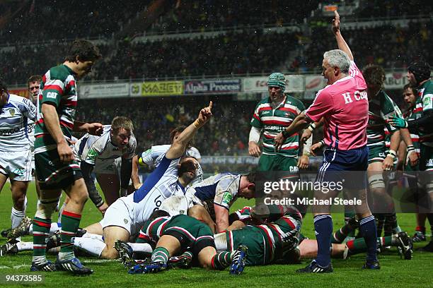 Referee Alan Lewis signals a try scored by Jamie Cudmore of Clermont during the ASM Clermont Auvergne v Leicester Tigers Heineken Cup Pool 3 match at...