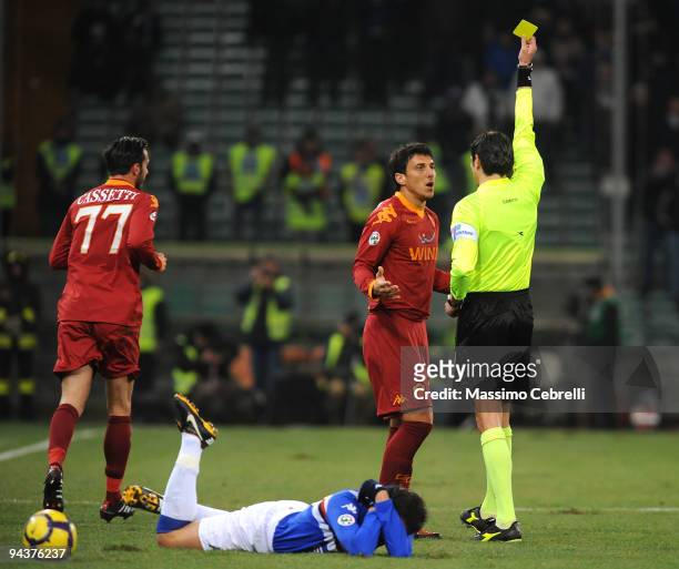 The referee Antonio Damato shows a yellow card toward Nicolas Burdisso of AS Roma during the Serie A match between UC Sampdoria and AS Roma at Stadio...