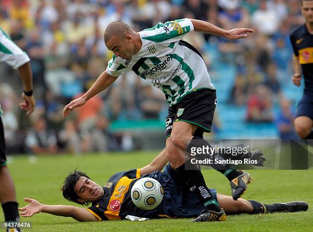 Julio Caceres of Boca Juniors vies for the ball with Santiago Silva of Banfield during their Apertura Primera A 2009 soccer match at the La Bombonera...