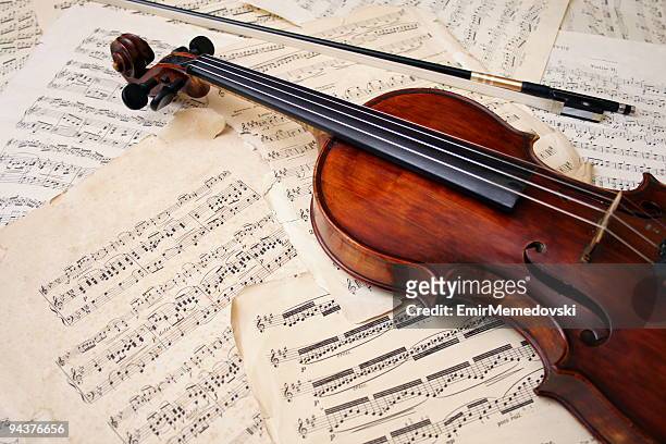 violin with bow on sheet music - sheet music stock pictures, royalty-free photos & images
