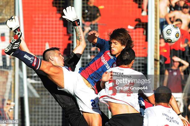 Joaquin Boghossian of Newell's Old Boys vies for the ball with goalkeeper Migliore of San Lorenzo in an Argentine championship Apertura Primera A...