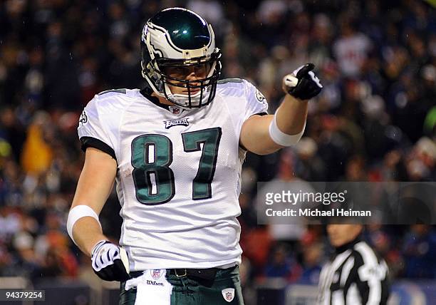 Brent Celek of the Philadelphia Eagles celebrates after scoring a touchdown in the first quarter against the New York Giants at Giants Stadium on...