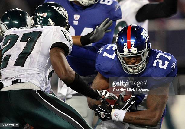 Brandon Jacobs of the New York Giants runs the ball against Quintin Mikell of the Philadelphia Eagles at Giants Stadium on December 13, 2009 in East...