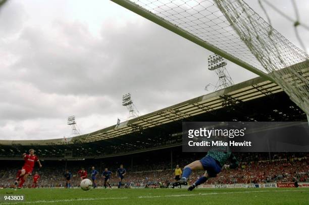 Paul Bodin of Swindon Town scores from the penalty spot past Leicester City goalkeeper Kevin Poole during the League Division One Play-Off Final at...