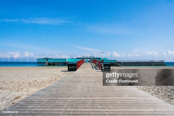 swimming pool at amager beach park, copenhagen - denemarken 個照片及圖片檔