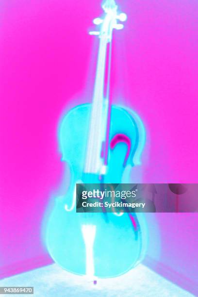 vibrant colored string instrument - pop music stockfoto's en -beelden