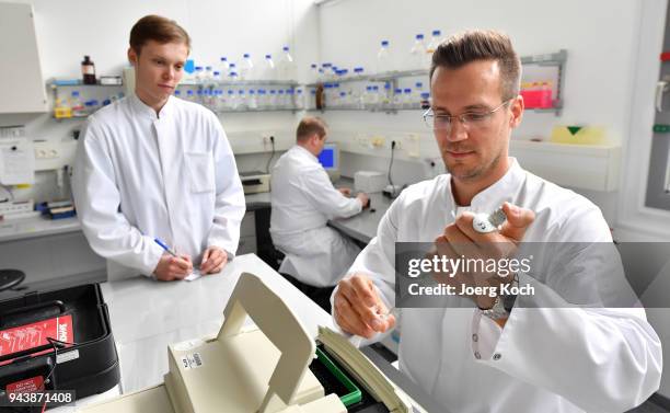 Scientific staff of the Technical University of Munich are working in a molecular biology lab of 'TUM Integrative Research Center Munich School of...