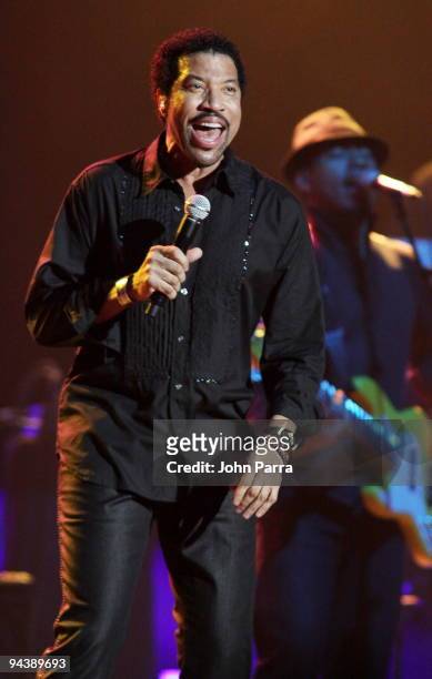 Lionel Richie performs at Hard Rock Live! in the Seminole Hard Rock Hotel & Casino on December 13, 2009 in Hollywood, Florida.