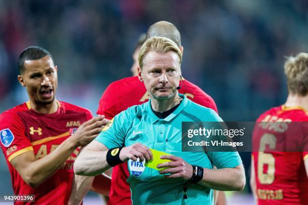 Ricardo van Rhijn of AZ, referee Kevin Blom during the Dutch Eredivisie match between AZ Alkmaar and PSV Eindhoven at AFAS stadium on April 07, 2018...