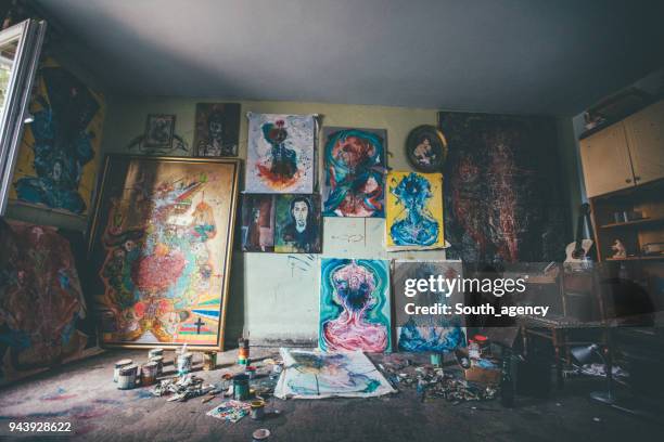 schilder thuisstudio - kunstatelier stockfoto's en -beelden