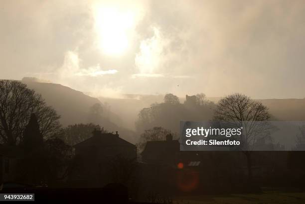 houses afore misty landscape with english castle - silentfoto sheffield stock pictures, royalty-free photos & images