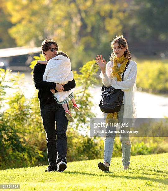 Tom Cruise, Suri Cruise and Katie Holmes visit Charles River Basin on October 10, 2009 in Cambridge, Massachusetts.