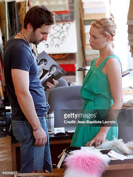 Katherine Heigl and Josh Kelley shop on Robertson Blvd on August 22, 2009 in Los Angeles, California.