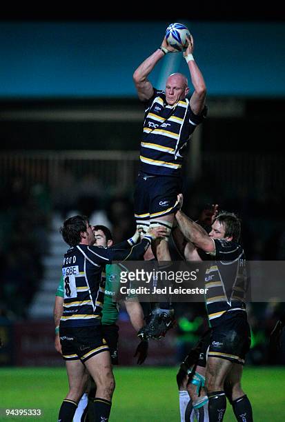 Craig Gillies of Worcester Warriors passes the ball at the lineout during the Amlin Challenge Cup match between Worcester Warriors and Connaught...