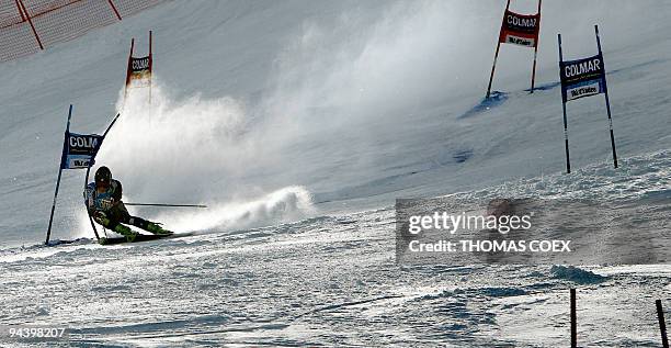 Skier Jake Zamansky competes during the first run of the FIS men's ski World Cup Giant Slalom race, in Val d'Isere, on December 13, 2009. Austrian...