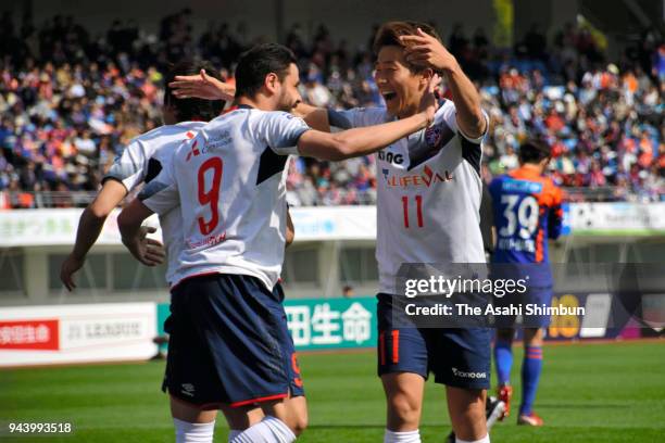 Diego Oliveira of FC Tokyo celebrates scoring his side's fourth goal with his team mate Kensuke Nagai during the J.League J1 match between V-Varen...
