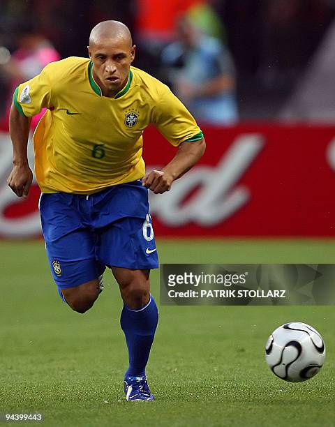 Brazilian defender Roberto Carlos runs with the ball during the World Cup 2006 group F football game Brazil vs. Croatia 13 June 2006 at Berlin...