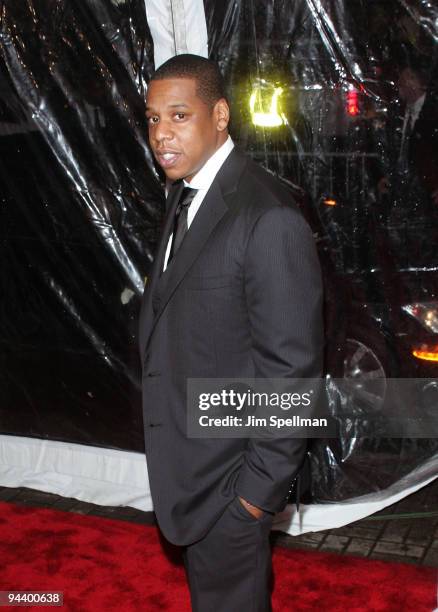 Rapper Jay-Z arrives at "American Gangster" premiere at the Apollo Theater on October 19, 2007 in New York City, New York.