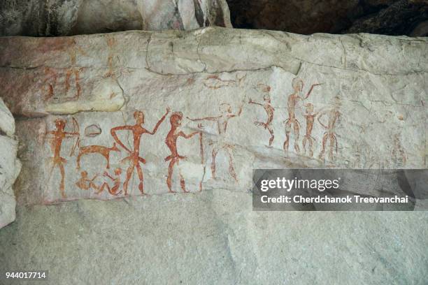 ancient paintings on the wall cave in thailand - caveman stock-fotos und bilder