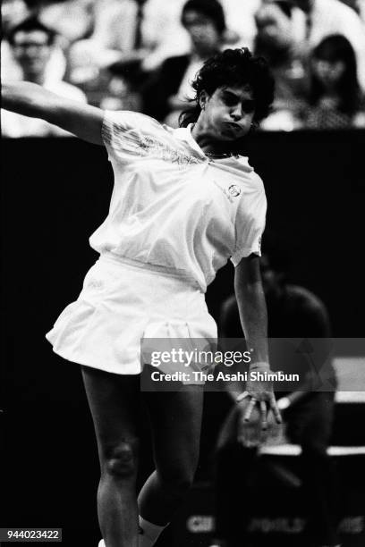 Gabriela Sabatini of Argentine plays a backhand in the Women's semi final against Kimiko Date of Japan during the Gunze World Tennis at the Tokyo...