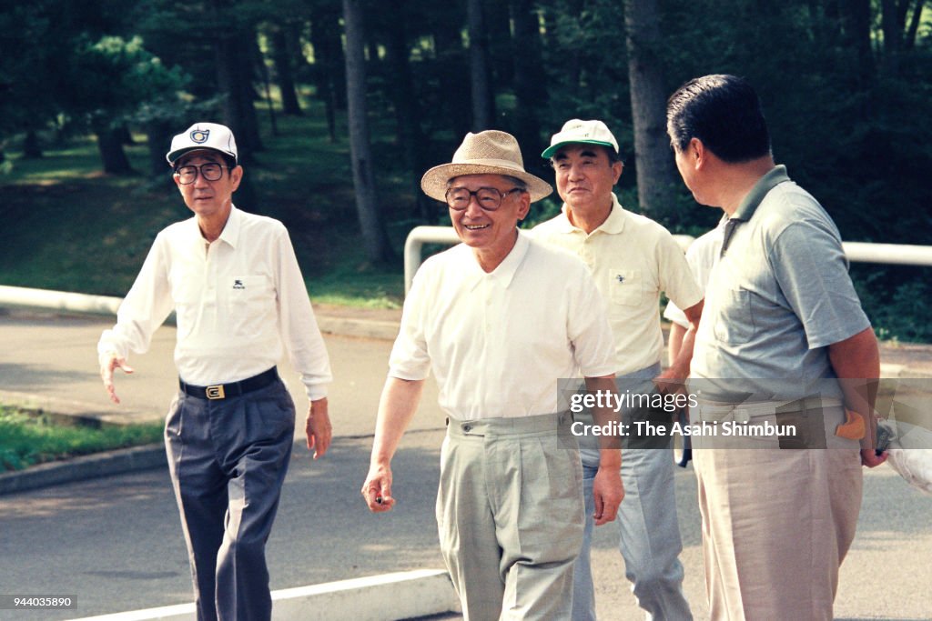 LDP Veteran Lawmakers Enjoy Golf