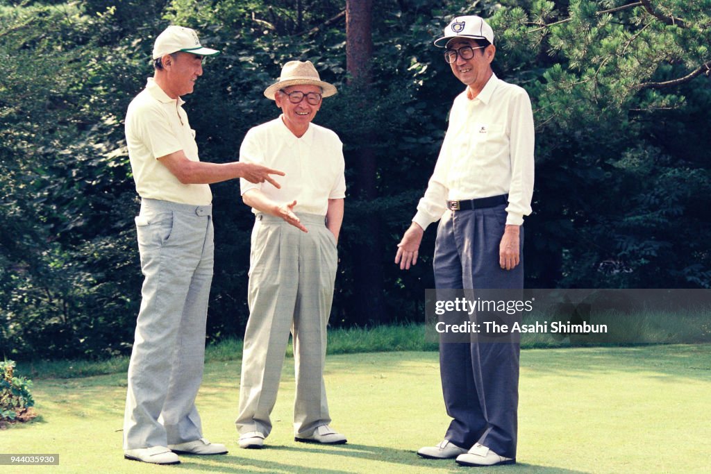 LDP Veteran Lawmakers Enjoy Golf