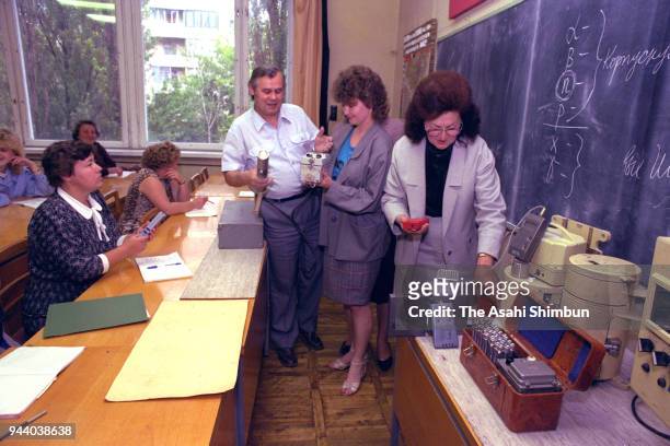 People learn how to use radiation counter four years after Chernobyl disaster on August 1, 1990 in Kiev, Ukraine.