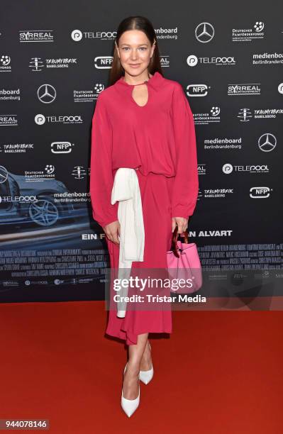 Hannah Herzsprung attends the 'Steig. Nicht. Aus!' Premiere on April 9, 2018 in Berlin, Germany.