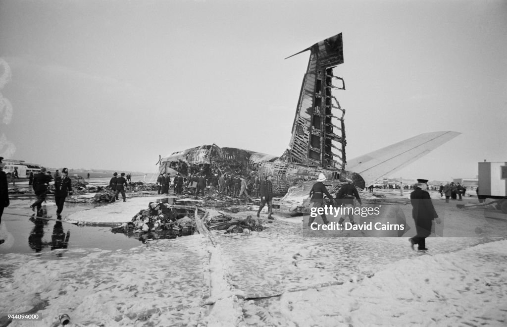 Flight 712 Wreckage of burn out Boeing 707-465, British Overseas Airways... News ...