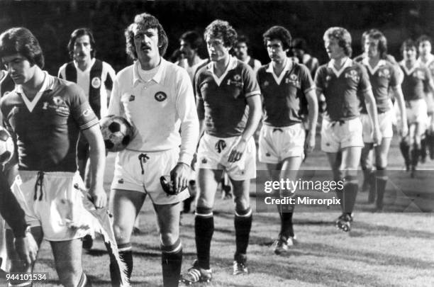 Porto v Manchester United, European Cup Winners Cup 1st leg match at The Estádio do Dragão, Porto, Portugal, 19th October 1977, Martin Buchan,...