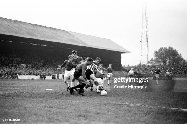 Leyton Orient v Southampton, League match at Brisbane Road, 9th May 1966. Final score: Leyton Orient 1-1 Southampton.