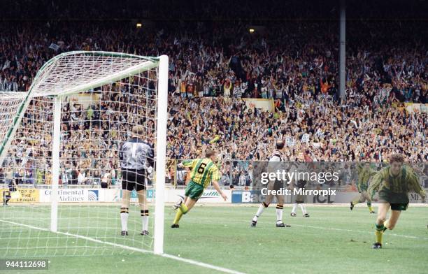 English League Division Two Play Off Final at Wembley Stadium, West Bromwich Albion 3 v Port Vale 0, West Brom's Andy Hunt celebrates after he scored...