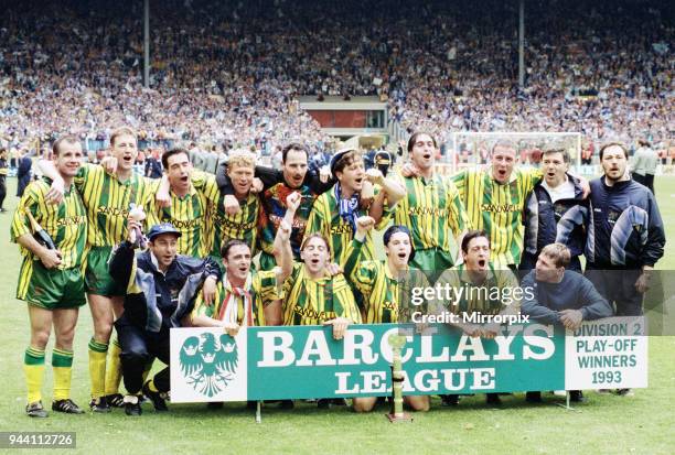 English League Division Two Play Off Final at Wembley Stadium, West Bromwich Albion 3 v Port Vale 0, The victorious West Brom team celebrate with the...