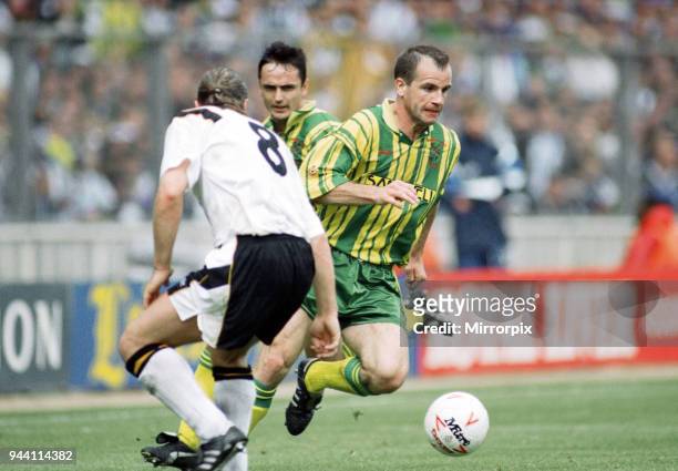 English League Division Two Play Off Final at Wembley Stadium, West Bromwich Albion 3 v Port Vale 0, Action during the match, 30th May 1993.