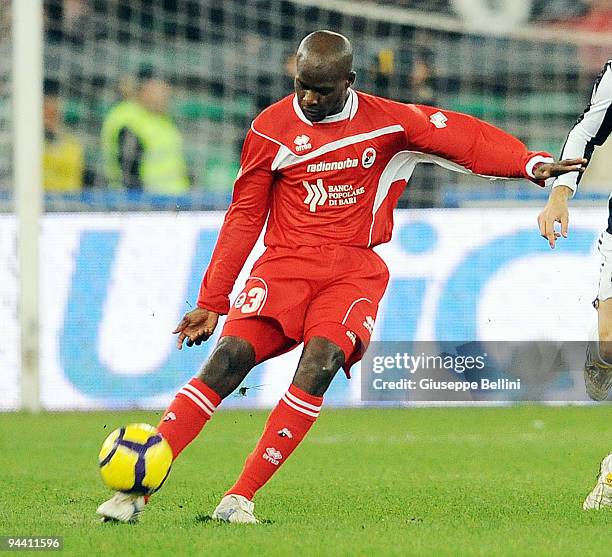 Souleymane Diamoutene of AS Bari in action during the Serie A match between AS Bari and Juventus FC at Stadio San Nicola on December 12, 2009 in...