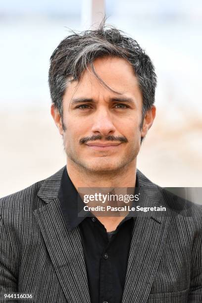 Gael Garcia Bernal attends "Aqui En La Tierra" Photocall during the 1st Cannes International Series Festival on April 10, 2018 in Cannes, France.