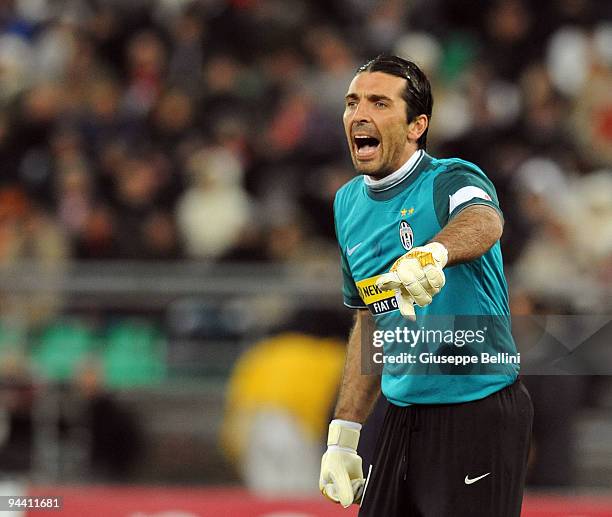 Gianluigi Buffon of Juventus FC in action during the Serie A match between AS Bari and Juventus FC at Stadio San Nicola on December 12, 2009 in Bari,...