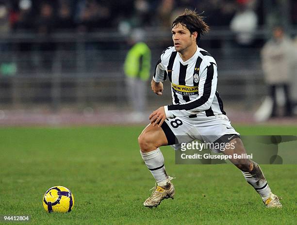 Diego of Juventus FC in action during the Serie A match between AS Bari and Juventus FC at Stadio San Nicola on December 12, 2009 in Bari, Italy.