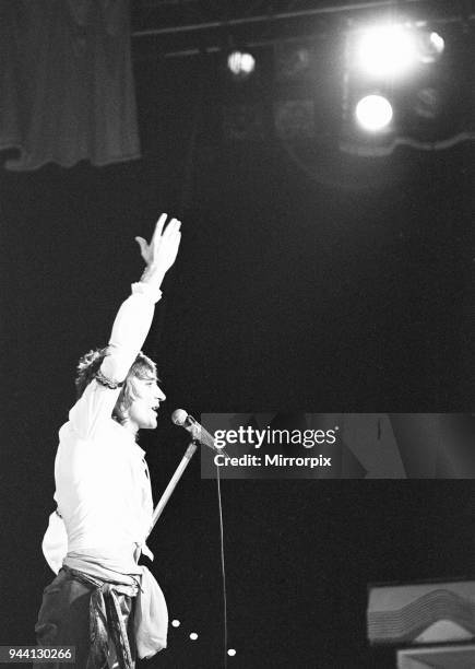 Rod Stewart European Tour 1976, Forest National Arena, aka Vorst Nationaal, Brussels, Belgium, Thursday 11th November 1976, Our picture shows , Rod...