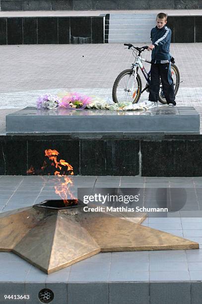 Boy looks at the eternal flame dedicatet to those who fell defending Tiraspol in 1941 and liberating it in 1944 on October 19, 2008 in Tiraspol,...