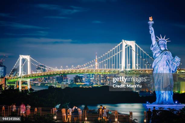 freiheitsstatue in odaiba bereich, tokyo, japan - marsyu stock-fotos und bilder