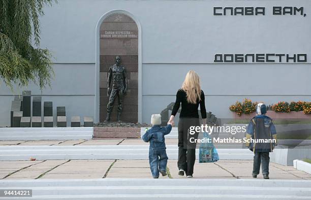 Family pass a monument dedicatet to those who fell in the Sovjet war in Afghanistan on October 19, 2008 in Tiraspol, Moldova. Tiraspol is the second...